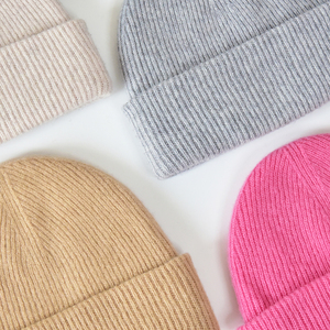 Hiver 100% <span class=keywords><strong>Bonnet</strong></span> en laine mérinos pour femmes Chapeaux tricotés avec logo personnalisé Bonnets d'hiver en laine mérinos avec tête de mort Chapeaux à manchettes - Product Image 3