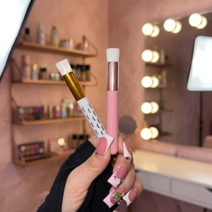 Petite brosse nettoyante en poils synthétiques super doux pour les outils et accessoires pour cils - Product Image 3