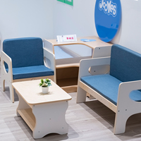 Chaises et canapés en bois pour garderies et écoles maternelles