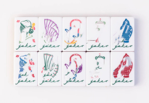 Juego de Mahjong de Lujo con Diseño Acrílico Verde de 4 Capas, 160 Fichas Grabadas, Mahjong Americano para Entretenimiento de Ajedrez y Cartas - Product Image 4