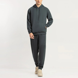 Ensemble de survêtement décontracté pour homme en polyester et coton de haute qualité, nouveau design, collection hiver 2026, en vente - Product Image 1