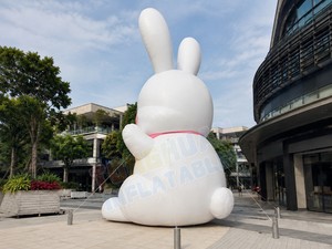 Modello Gonfiabile Personalizzato di Coniglio Gigante, Decorazione Animale Cartoon per Eventi all'Aperto, Promozione del Marchio - Product Image 2