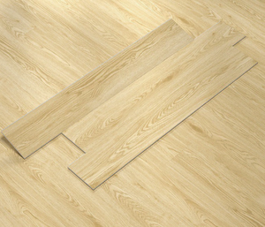 Suelo vinílico SPC silencioso de roble claro de 8 mm de tablones anchos en oferta para sala de estar - Product Image 4