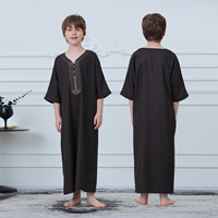 Nouvelle Collection 2026 : Thobe Garçon Marron Foncé Brodé à Manches Courtes – Robe Arabe Musulmane Enfant, Jubba, Vêtement Islamique pour Ramadan et Aïd, Qamis