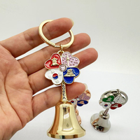 Porte-clés souvenir touristique des villes de la campagne sur mesure Porte-clés cloche fleur porte-bonheur Porte-clés cloche trèfle à quatre feuilles en métal émaillé