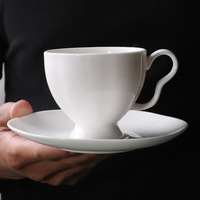 Tasse à café et soucoupe en porcelaine fine blanc pur, capacité 101-200 ml, pour expresso, style minimaliste moderne, créatif, pour le thé de l'après-midi, ensemble de tasses en céramique