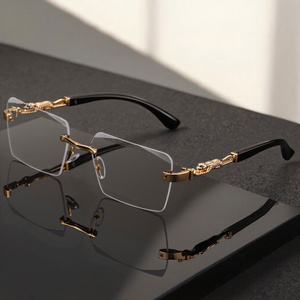 <span class=keywords><strong>Occhiali</strong></span> <span class=keywords><strong>da</strong></span> <span class=keywords><strong>Sole</strong></span> Unisex di Lusso Senza Montatura Neri e Dorati con Stampa Leopardata - Protezione UV400, Lenti Rettangolari <span class=keywords><strong>Sottili</strong></span>, Design Elegante - Product Image 5