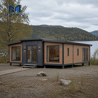 Maison conteneur préfabriquée mobile modulaire démontable de luxe au design artisanal moderne, extensible, à double aile et mur en verre, compacte