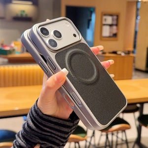 เคสโ<span class=keywords><strong>ท</strong></span>รศัพ<span class=keywords><strong>ท</strong></span>์แบบแข็งพลาสติกสีเงินเ<span class=keywords><strong>ท</strong></span>า ให้สัมผัสแม่เหล็ก เหมาะสำหรับ iPhone 18promax 17pro 16 15promax <span class=keywords><strong>14pro</strong></span> 13promax - Product Image 6