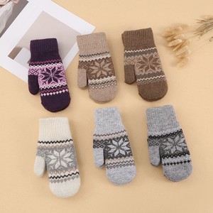 Mitaines d'hiver chaudes pour enfants, tricotées, longueur poignet, décontractées, thermiques, avec fourrure de lapin, jacquard flocon de neige et logo personnalisé - Product Image 1