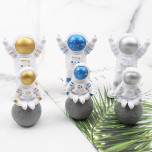 Astronaut Planet Spaceman Cake Toppers Plastic Reusable Birthday Decoration Round Shape Aviation Theme - Product Image 1