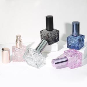 ขวดน้ำหอมแก้วทรงเห<span class=keywords><strong>ล</strong></span>ี่ยม 10 มล. ขวดสเปรย์แบบเติมได้ ขวดรีฟิลอัพเกรด มีสินค้าในสต็อก สำหรับเครื่องสำอาง - Product Image 3