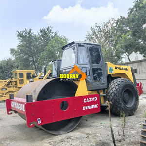 Dynapac CA301D d'occasion : Compacteuse vibrante à tambour avec moteur, boîte de vitesses et pompe à engrenages – Poids opérationnel de 13 tonnes, puissance de 80 kW - Product Image 1