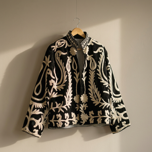 Veste en velours noir brodée de fleurs pour femme, style bohème, manteau ethnique d'hiver à col montant et manches longues, vente en gros - Product Image 4