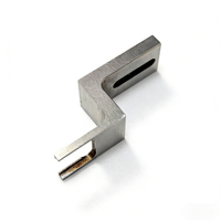 Gabarit de serrage et de positionnement en acier inoxydable CNC sur mesure en forme de L avec fente d'ajustement allongée, dispositif de positionnement de pince