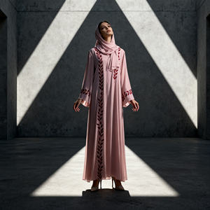 Abaya personnalisée en polyester brodé de luxe pour femmes musulmanes, robe élégante pour occasions spéciales, vente en gros - Product Image 4