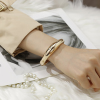 Nouveauté Bracelet jonc en alliage de zinc couleur unie sur mesure pour femmes Bijoux minimalistes Vente en gros