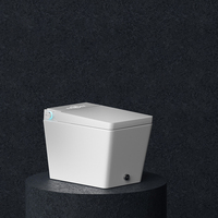 WC intelligent moderne à ouverture et chasse d'eau automatiques, avec bidet intégré et siphon en P pour salle de bain