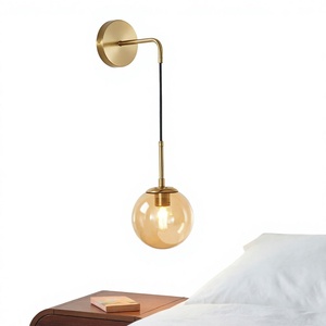 Applique murale suspendue en verre ambré de style Mid-Century Modern alliant un design minimaliste avec une éclairage chaleureuse et atmosphérique pour sublimer l'espace. - Product Image 3