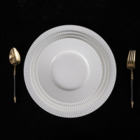 Service de vaisselle en porcelaine blanche entièrement vitrifiée, assiettes, tasses, bols, plat à fond plat pour hôtel et restaurant de luxe