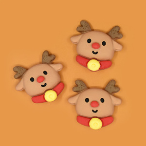 CHENXI 100 pièces Breloques en résine à dos plat Kawaii de Noël, Accessoires en résine pour coques de téléphone DIY à thème dessin animé - Product Image 5