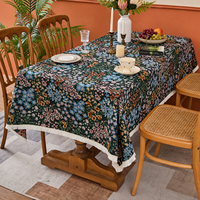 Nappe jacquard réutilisable pour événements à domicile, nappe à franges aux tons sombres et motifs floraux sauvages pour tables à manger rectangulaires