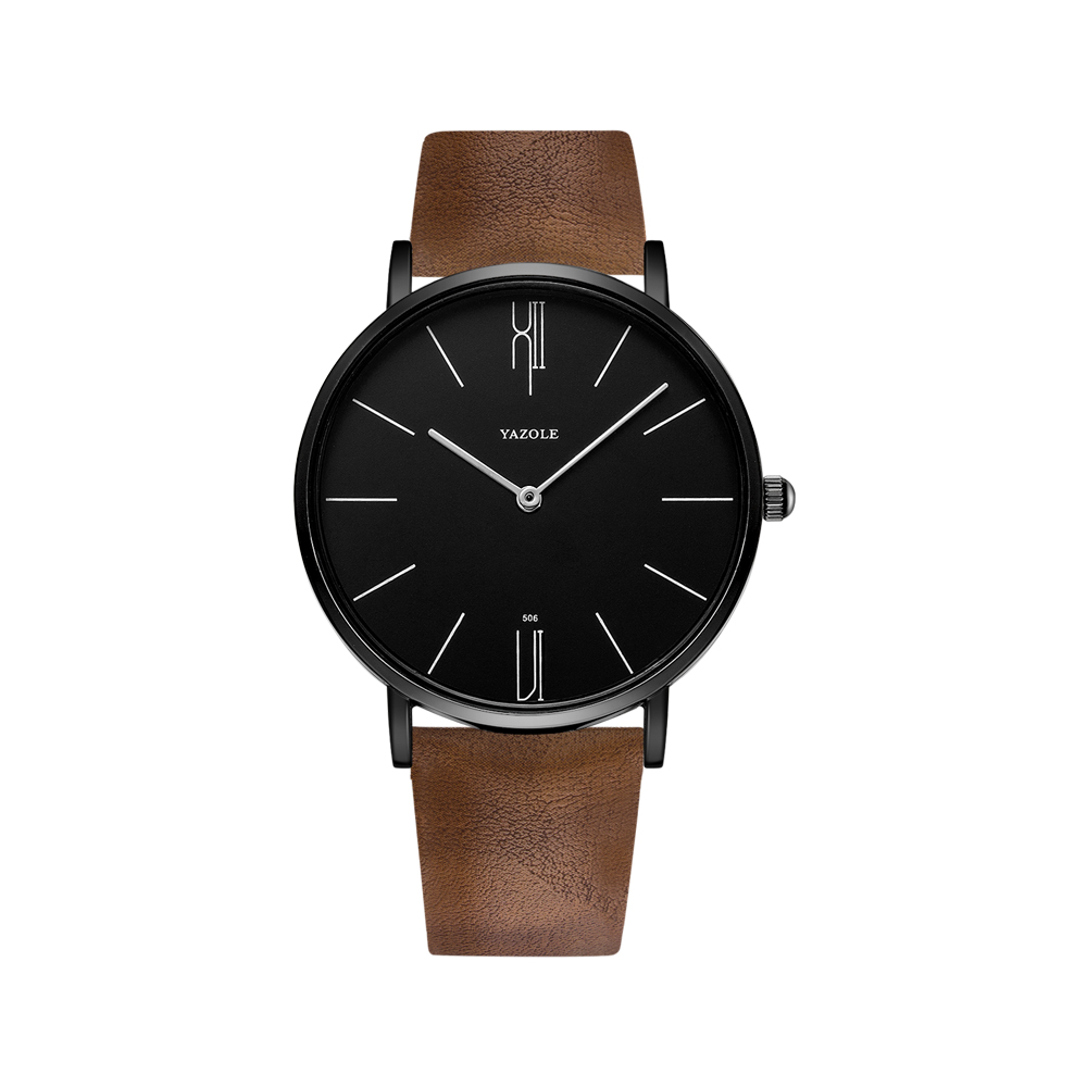 Boîtier noir, cadran noir, bracelet marron.