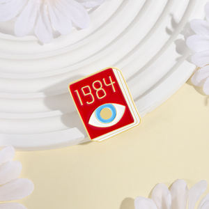 Broches de Esmalte con Diseño de <span class=keywords><strong>Libro</strong></span> Clásico 1984, Famosa Literatura Dystópica de George Orwell, Insignia de Solapa, Joyería, Regalo para Amigos - Product Image 3