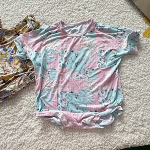 Romper Bayi Bambu Mewah Gaya Barat Lengan Pendek, Logo Cetak Kustom Tersedia, Dapat Dicuci, Cocok untuk Semua Musim - Product Image 2
