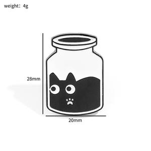Cartoon kleine zwarte kat broche anime creatieve metalen badge pin met zwarte nikkel plating gegraveerde techniek cadeau - Product Image 3