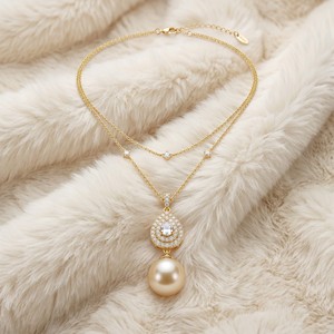 Collares con colgante de varias capas chapados en oro al por mayor OEM/ODM, con circonitas micro pavé en forma de lágrima y perlas doradas, joyería para mujer. - Product Image 2