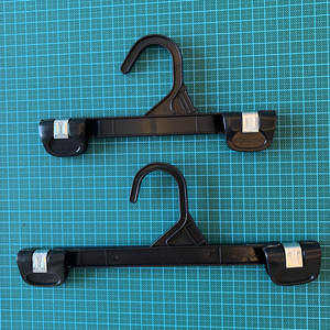 25cm 1001 Skirt Black Clothes <b>Push</b> up <b>Clip</b> Plastic Anti-slip Pant Bottom Hanger with Sizes - Product Image 2