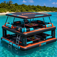 Île flottante gonflable pour parc aquatique, bar et ponton avec auvent tropical et sièges lounge pour les vacances en famille à la plage