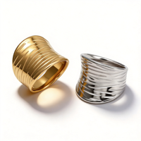 Strukturierter Breiter Edelstahlring in Gold- und Silbertönen, Modischer Statement-Schmuck, Großhandel für Einzelhandel und Dropshipping