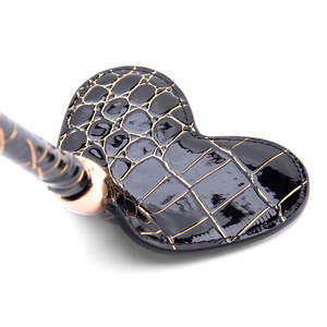 Мягкий кожаный флоггер- Whip в форме сердца для фетиша, секс-игрушка из ПУ для мужа и жены - Product Image 3