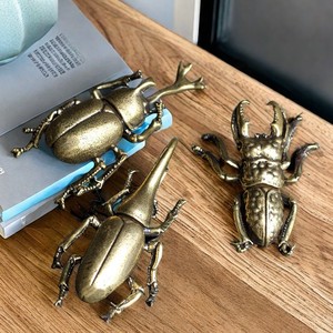 Sculture di coleotteri in ottone Vintage 1 pezzo, figurine di insetti in metallo, coleotteri con le corna lunghe in miniatura per l'arredamento del Desktop - Product Image 1