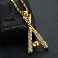Collier pendentif batte de baseball en acier inoxydable entièrement serti de zircons, chaîne de style hip-hop sportif urbain pour hommes et femmes