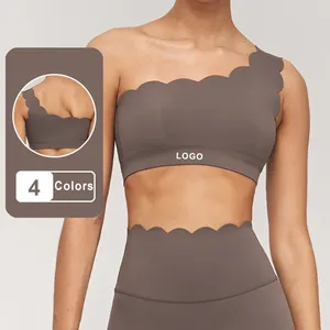 Sujetador deportivo acolchado fijo de un hombro con logotipo personalizado suave de gran oferta con diseño de media luna para mujer Yoga Fitness Bra Crop Top