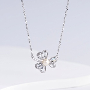 Collier pendentif fleur en argent sterling 925 plaqué or 18 carats, idéal pour tous les jours, mariée, maman, été, avec perles et trèfle - Product Image 1