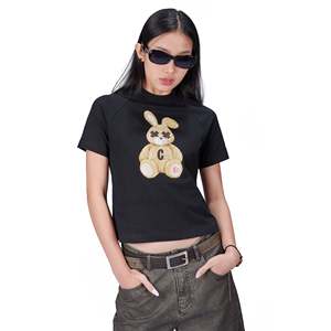 T-shirt court ajusté en coton premium pour femme, avec impression sérigraphique de haute qualité, modèle adorable. - Product Image 4