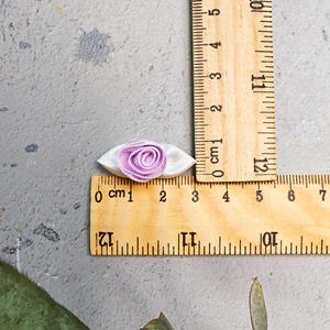 Ruban de satin imprimé avec logo personnalisé Boucle élastique avec accessoires de sous-vêtements pré-noués Nœud de ruban de satin Nœuds de ruban pré-noués - Product Image 3