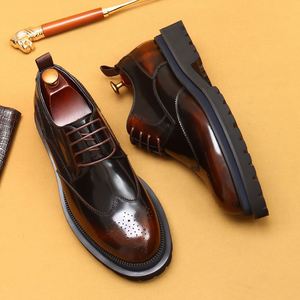 รองเท้าหนังผู้ชายสไตล์อังกฤษแบบ Brogues บุภายในด้วยหนังวัวแท้ น้ำหนักเบา พื้นหนา แบบ Oxford เงางาม เหมาะสำหรับใส่ทำงานหรือลำลอง - Product Image 2