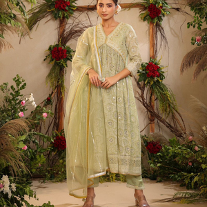 Belle haute qualité Chanderi nyra coupe belle kurti avec Aliya coupe Jumelé avec belle supernet dupatta pour les femmes - Product Image 1