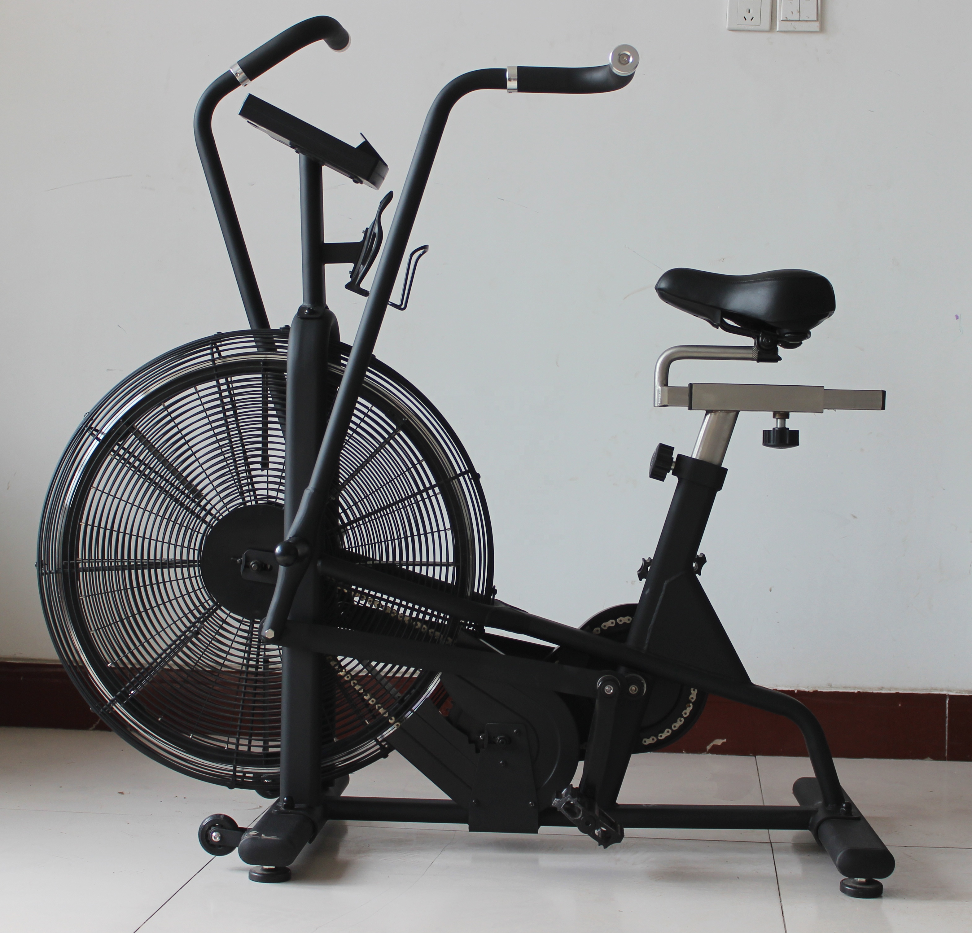 Кросс-тренажерный зал фитнес-упражнения Assaul Air Bike