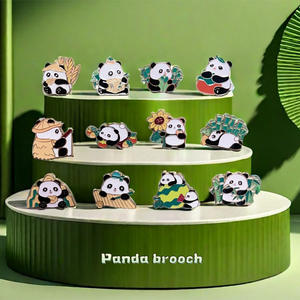 Металлическая брошь в виде панды - Product Image 1