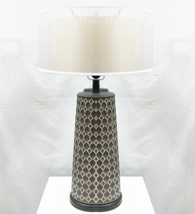 Lampe de table neuve à motif nid d'abeille brun et jaune avec double abat-jour en soie pour hall d'hôtel - Product Image 1