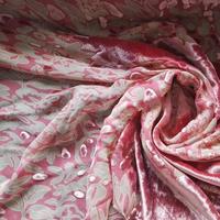 Tissu en velours brûlé mélangé de soie et de viscose
