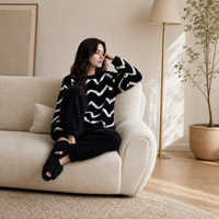 Ensemble de pyjama en sherpa noir et blanc à chevrons pour femme, demi-velours, chaud pour l'hiver, vêtements de détente, ensemble deux pièces, personnalisable OEM