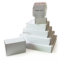 Scatola di cartone bianco resistente per la produzione di scatole di e-commerce di spedizione lucide moq scatola di carta ondulata ecologica all'ingrosso