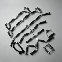 Accessoires de barre de traction latérale en acier noir pour équipement de fitness multifonctionnel, idéal pour l'entraînement de force, la préparation des biceps et les attaches de câble.